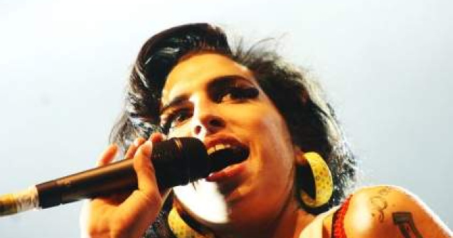 Amy Winehouse, pe prima pozitie in topul albumelor din Marea Britanie