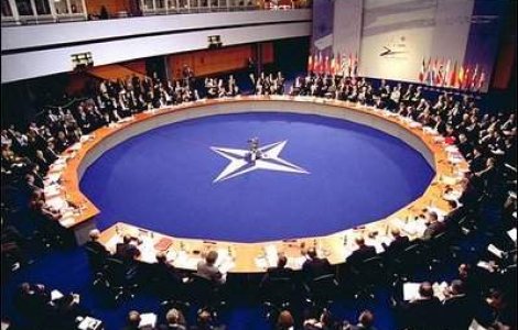 Cat e salariul de baza pentru un barman, la NATO?