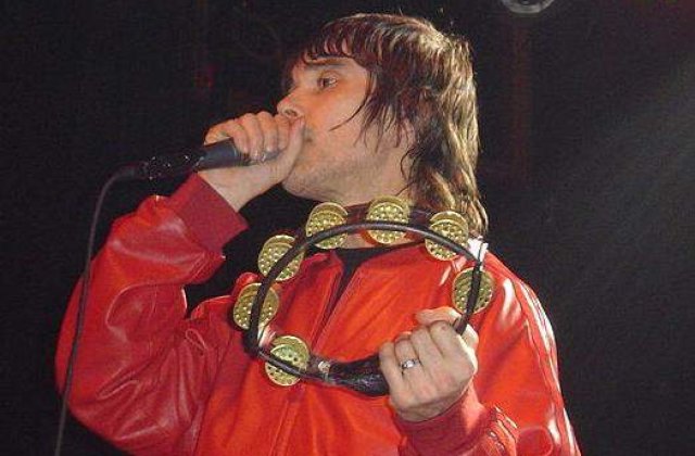 [VIDEO]  Ian Brown concerteaza in premiera in Romania