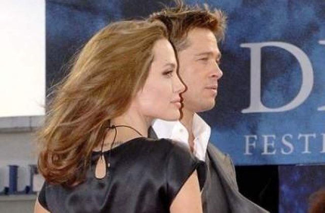 Angelina Jolie vrea sa treaca Sahara pe spatele unor camile, cu copiii sai