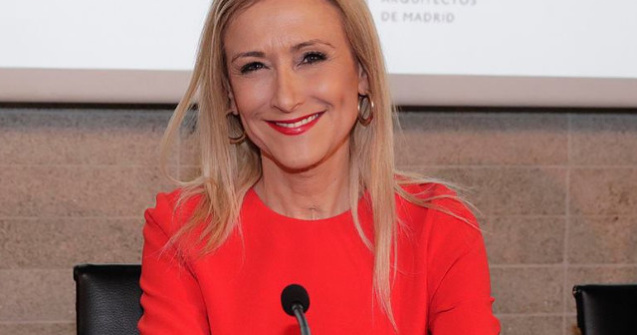 Sefa regiunii Madrid si-a dat demisia dupa ce a aparut o inregistrare ce ar arata-o cand fura o crema cosmetica / VIDEO