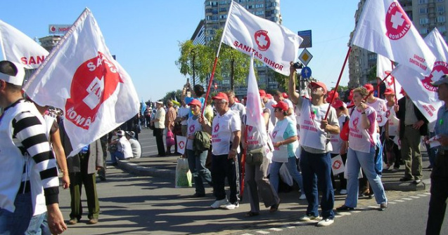 10.000 de angajati din Sanatate protesteaza in fata Guvernului / VIDEO