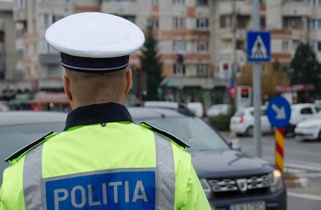 Cinci pompieri, raniti intr-un accident in care au fost implicate o masina si o duba