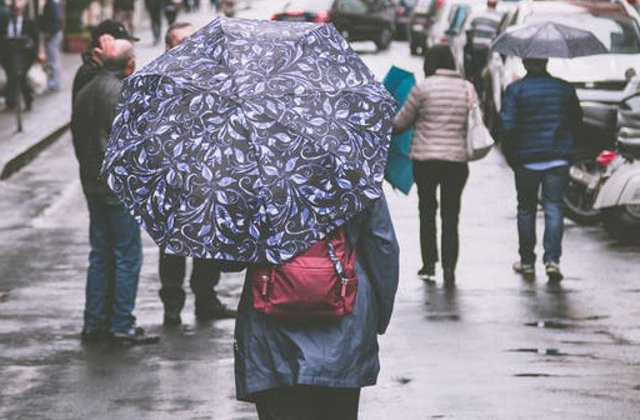 Localitati din trei judete, sub cod GALBEN de averse si descarcari electrice