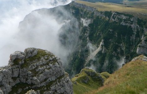O femeie si un copil au cazut pe traseul Jepii Mici din Bucegi