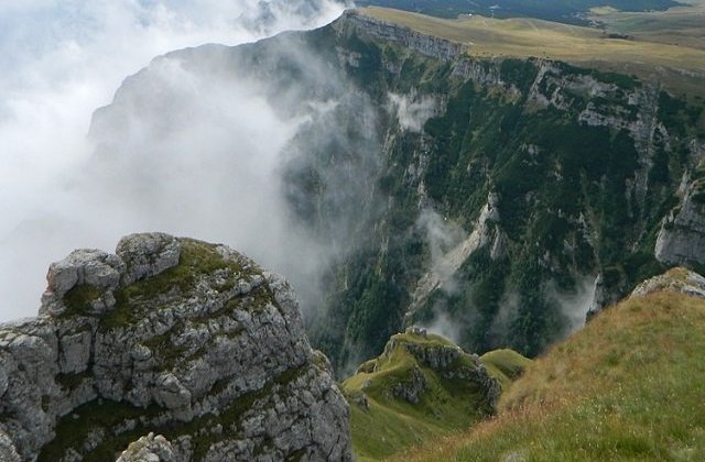 O femeie si un copil au cazut pe traseul Jepii Mici din Bucegi