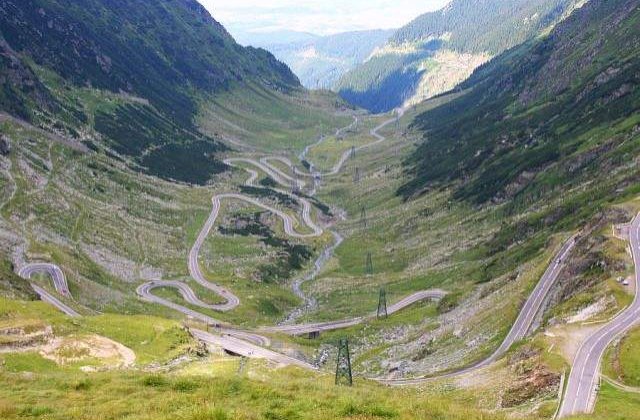 Adolescent muscat de sarpe pe Transfagarasan, transportat cu elicopterul la Bucuresti