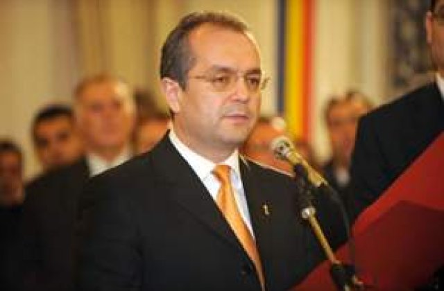 Boc: Guvernantii trebuie sa fie garantia ca romanii o pot duce bine si in 2009