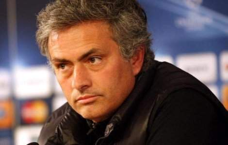 Mourinho a luat-o la fuga pentru a scapa de sute de suporteri chinezi