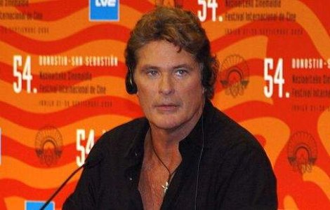 David Hasselhoff se muta in Tara Galilor