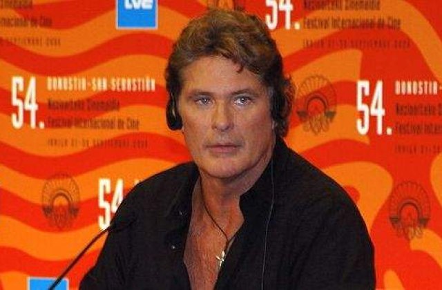David Hasselhoff se muta in Tara Galilor