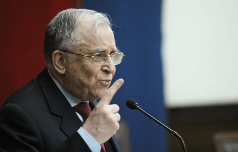 Iliescu: Basescu rastalmaceste Constitutia