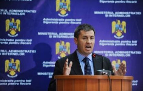  Video  Mii de functionari din MAI, angajati pe pile
