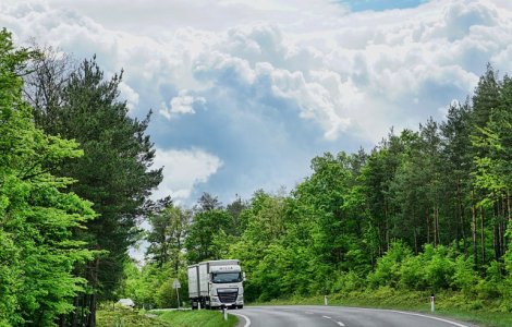 Un camion incarcat cu ciocolata a fost mistuit de flacari