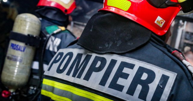 Neamt: Familie salvata din casa in flacari de un trecator