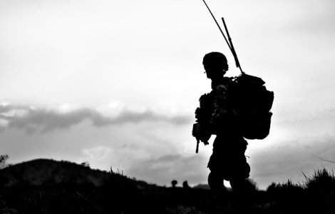 MApN: Unul dintre militarii raniti in Afganistan, transportat in Germania