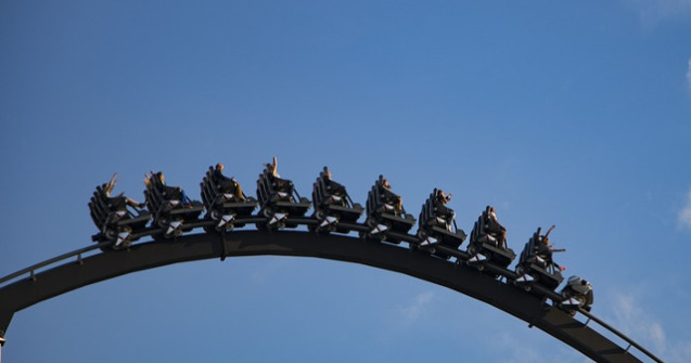 Oameni blocati la inaltime, intr-un montagne russe din Japonia