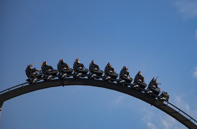 Oameni blocati la inaltime, intr-un montagne russe din Japonia / VIDEO