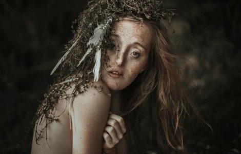 O tanara cu un defect facial rar a spart barierele impuse de lumea modei si si-a facut o cariera in domeniu