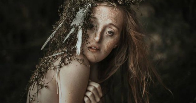 O tanara cu un defect facial rar a spart barierele impuse de lumea modei si si-a facut o cariera in domeniu