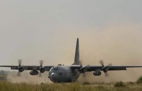 Un avion militar s-a prabusit in SUA, cu noua persoane la bord