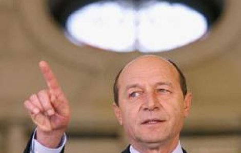 Ministrii, invitati la masa de Basescu