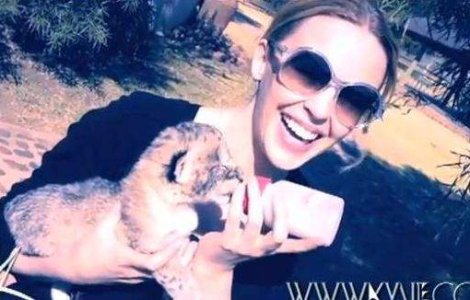 Kylie Minogue a devenit "mamica de leu"