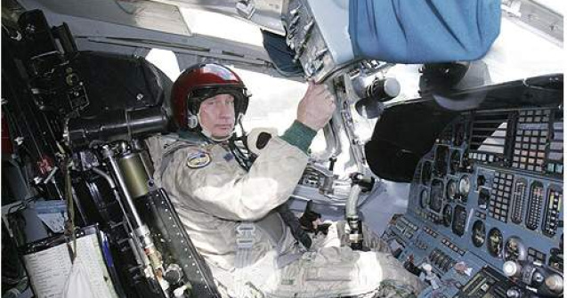 Vladimir Putin conduce masini Lada si stinge incendii de padure