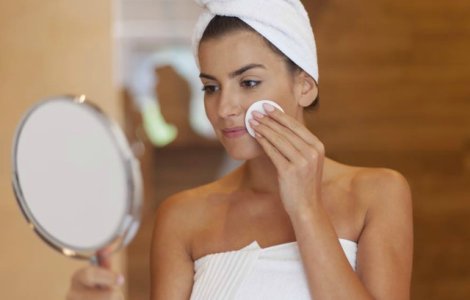  Top  8 solutii eficiente pentru demachiere cu ingrediente naturale