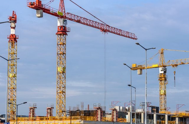 Trei muncitori au fost raniti de bratul rupt al unei macarale in Portul Constanta