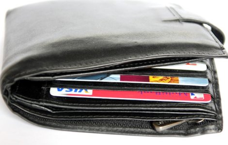 Gestul facut de un barbat care a gasit pe strada un portofel cu documente si bani