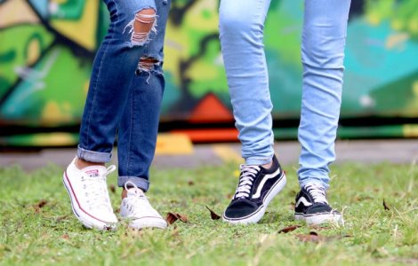  Top  8 trucuri prin care poti face blugii sa arate impecabil si dupa ani de purtari