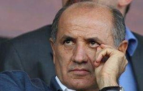 DNA ii blocheaza lui Copos peste 850.000 de euro