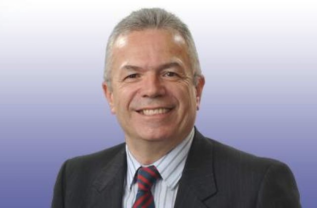 Povestea primului roman ales in Parlamentul Canadian