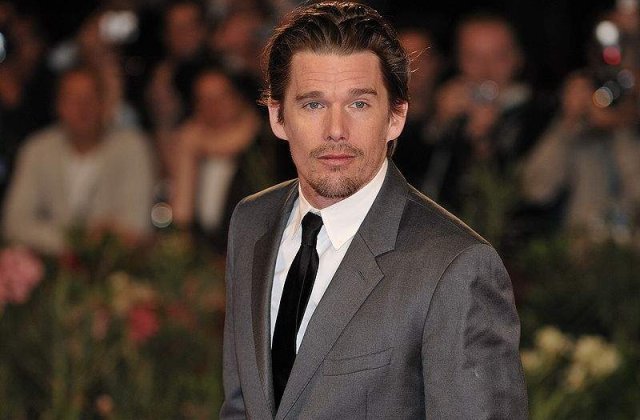 Ethan Hawke, tata pentru a patra oara