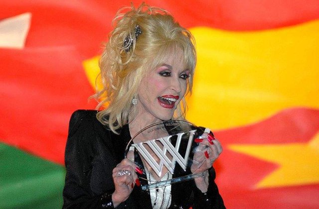 Dolly Parton vrea sa moara pe scena