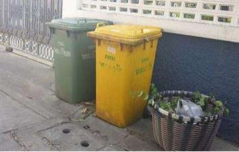 Ce se gaseste in gunoiul romanilor? De la televizoare la...copii!