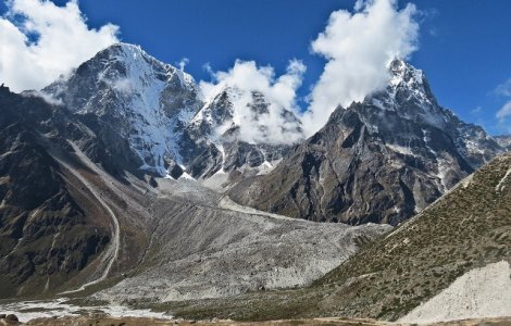 Un alpinist a murit in timpul tentativei de escaladare a muntelui Lobuche din apropiere de Everest