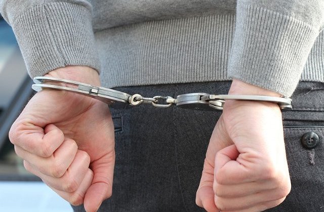 Barbat care ar fi agresat sexual o fetita de 9 ani in scara unui bloc din Sectorul 6, retinut