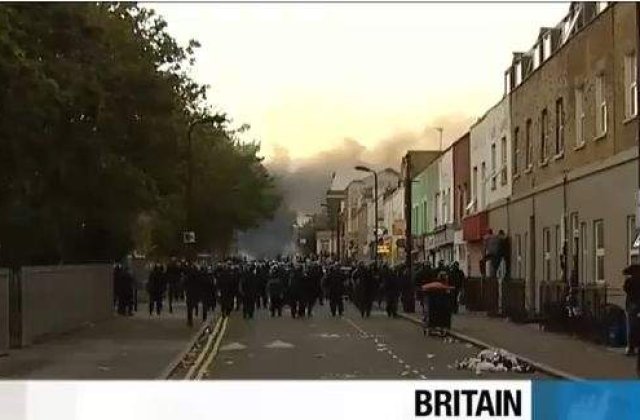 [UPDATE] David Cameron ameninta protestatarii: `Veti simti intreaga forta a legii`!