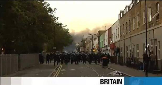  Update  David Cameron ameninta protestatarii: `Veti simti intreaga forta a legii`!