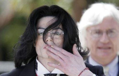 Copiii lui Michael Jackson au donat schitele tatalui lor