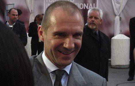 Ralph Fiennes va regiza filmul "The Invisible Woman"