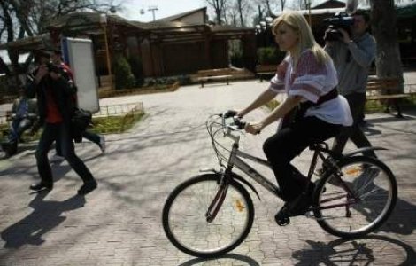 Elena Udrea, mandra de aglomeratia de pe litoral