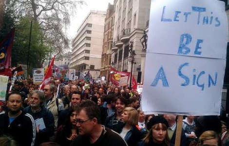  Top  "Razboi" la Londra: Protestatarii au strategii de autoaparare