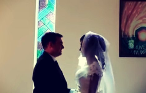 O femeie s-a casatorit la cinci zile dupa ce un crocodil i-a smuls bratul/ VIDEO