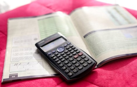 Un barbat de 73 de ani, retinut dupa ce a agresat sexual o minora in timpul meditatiilor la matematica