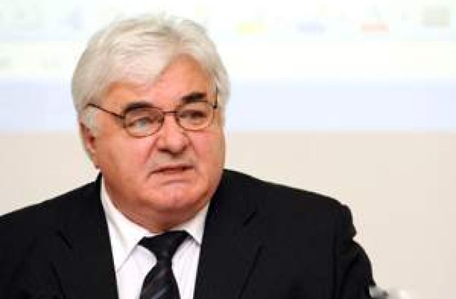 Simirad isi da demisia pentru pensie