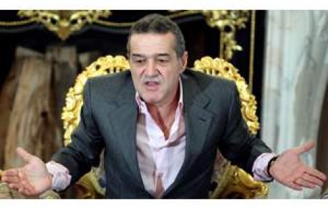 Gigi Becali a spalat bani in familie