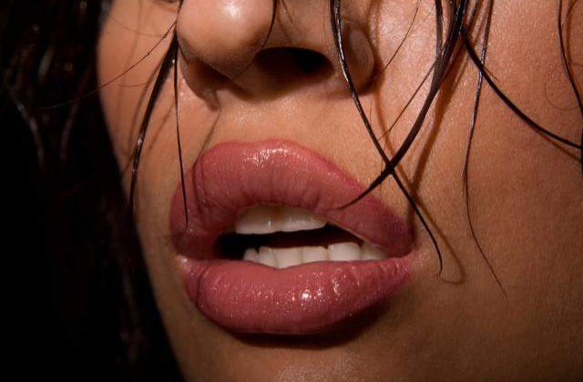 Satisfactia sexuala "se citeste" pe buze